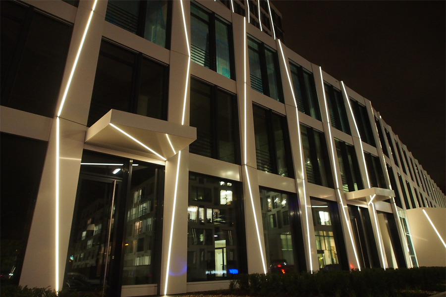 Exterior-façade-lighting-with-linear-lights5