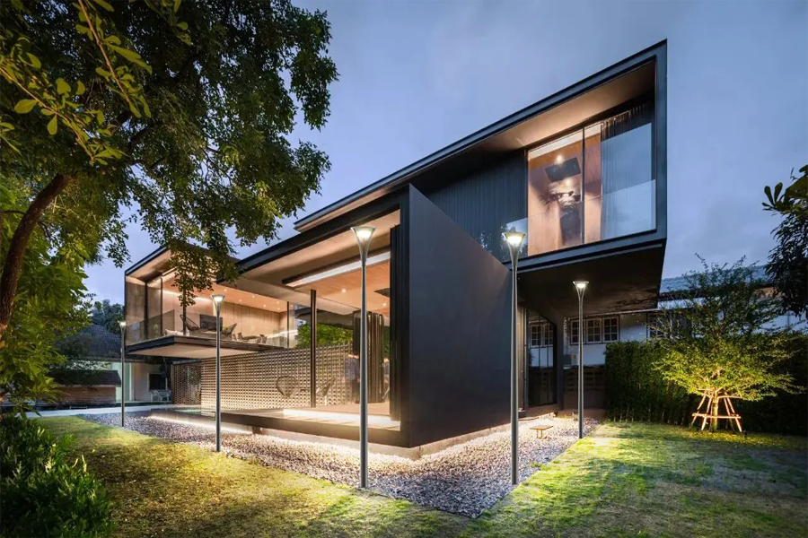 Guide-to-Installing-Solar-Lights-in-Gardens-and-Villas