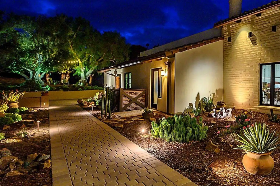 Outdoor-Lighting-Equipment4