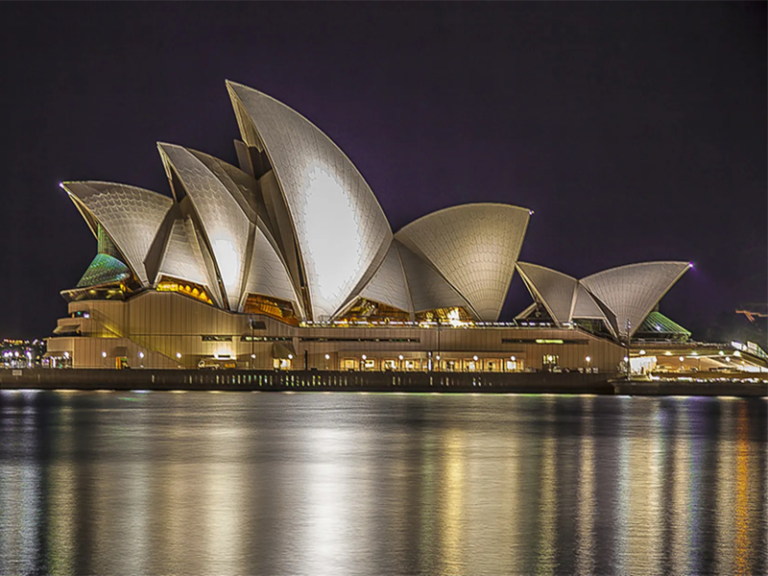 نورپردازی-خانه-اپرای-سیدنی-در-فستیوال-Vivid