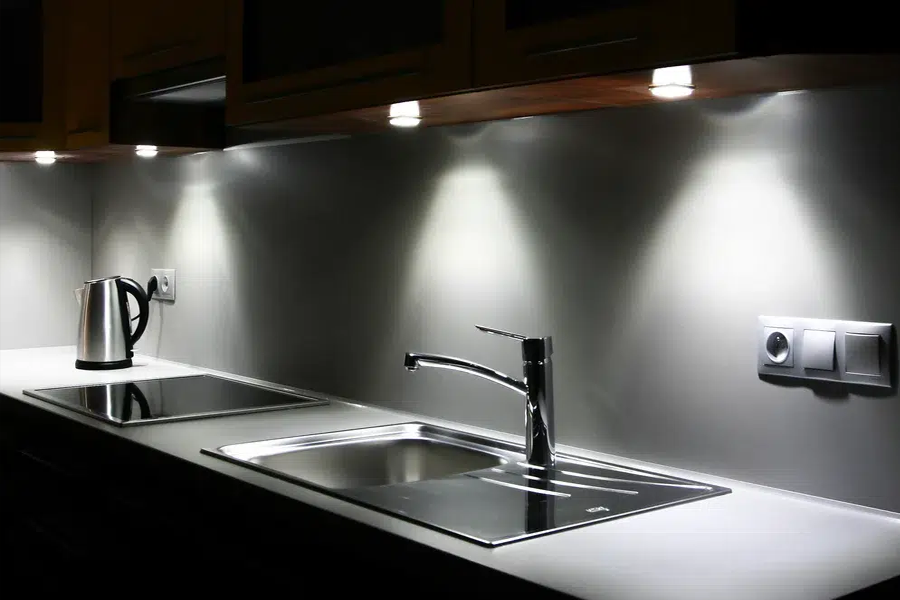 نورپردازی-یک-آشپزخانه‌ی-مدرن2